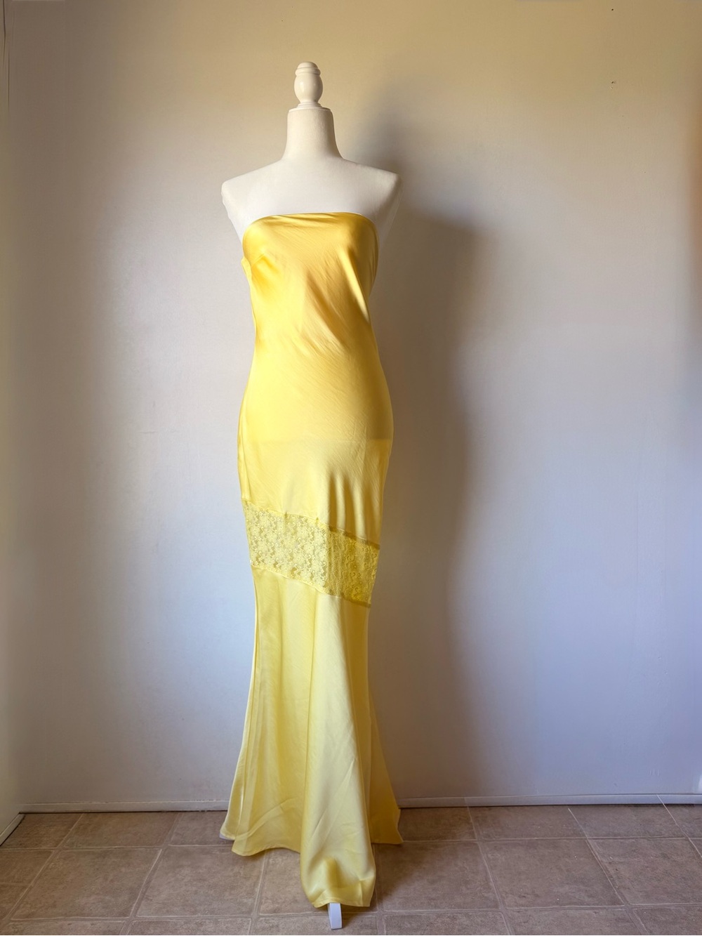 Commense Asymmetrical Lace Strapless Tube Midi Dres - Picture 5 of 9